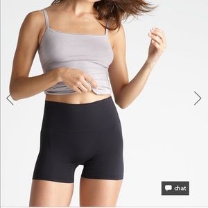 Yummie Ultralight Seamless Shaping Short